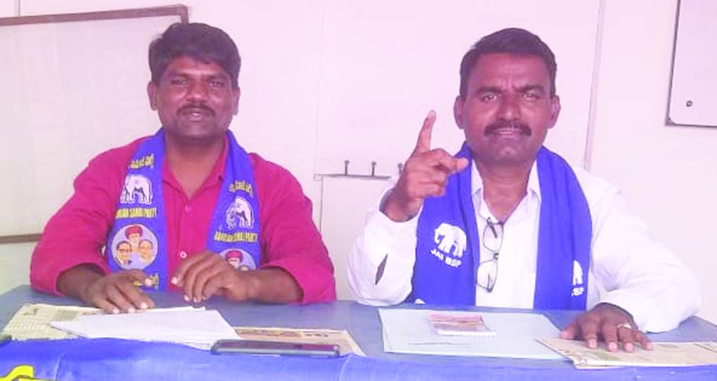 మాట్లాడుతున్న బీఎస్పీ నాయకులు