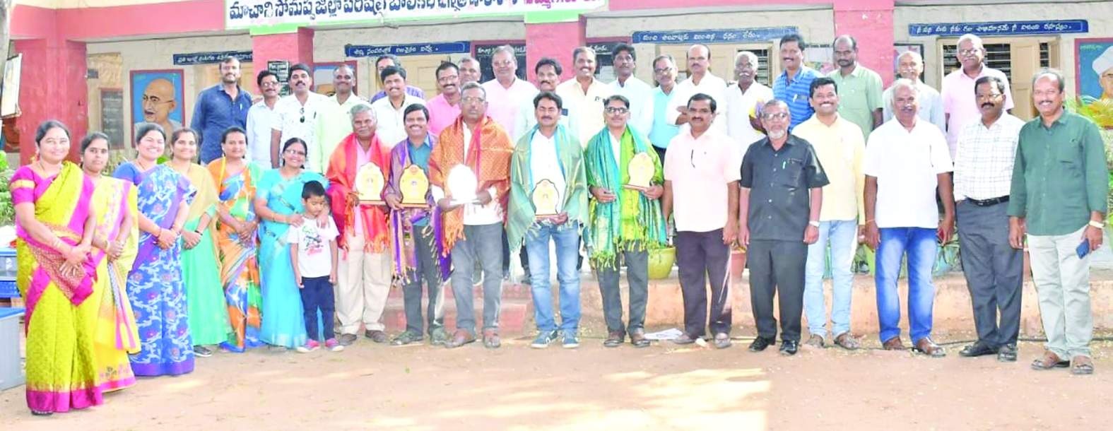 సంఘీభావం తెలుపుతున్న డిటిఎఫ్‌ నాయకులు