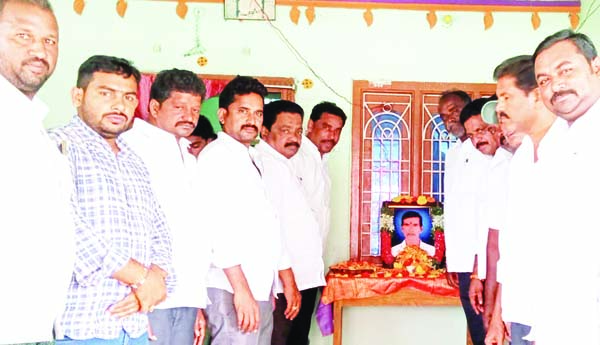 లక్ష్మీరెడ్డికి ఘన నివాళి