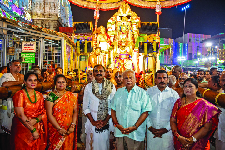 హనుమంత వాహనంపై శ్రీపద్మావతి అమ్మవారు
