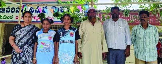 రాష్ట్ర ఖోఖో జట్టుకు టేకుమంద విద్యార్థులు