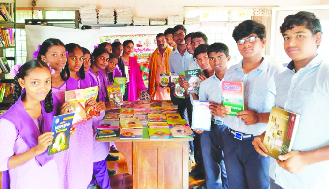 గ్రంథాలయాల్లో పుస్తక ప్రదర్శన