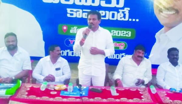 అన్ని వర్గాలు కలిసి పనిచేయాలి: వరికూటి