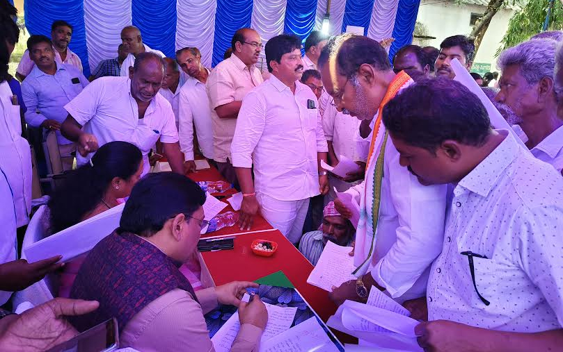 స్పందన అర్జీలపై ప్రత్యేక దృష్టి పెట్టండి: జెసి