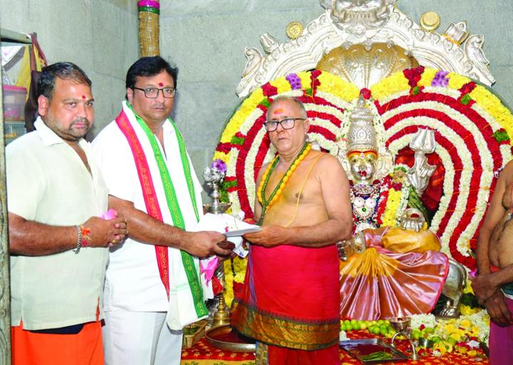 తెలంగాణలో టిఆర్‌ఎస్‌ గెలవాలని గంగమ్మకు పూజలు