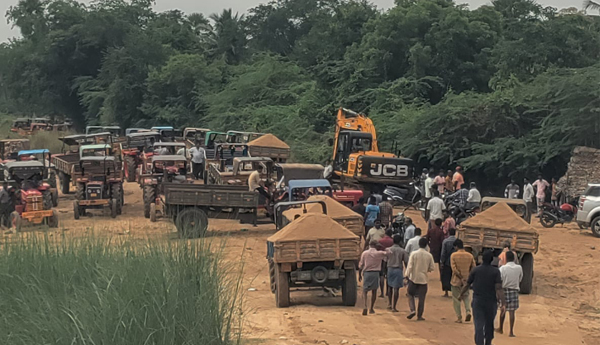 బరితెగించిన ఇసుక మాఫియా