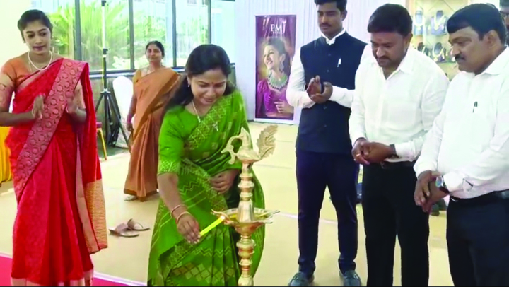 పీఎంజే జ్యువెలరీ ఎగ్జిబిషన్‌ ప్రారంభం