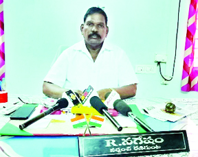 పంచాయతీ కార్మికుల జీతాలు చెల్లిస్తాం: సర్పంచ్‌