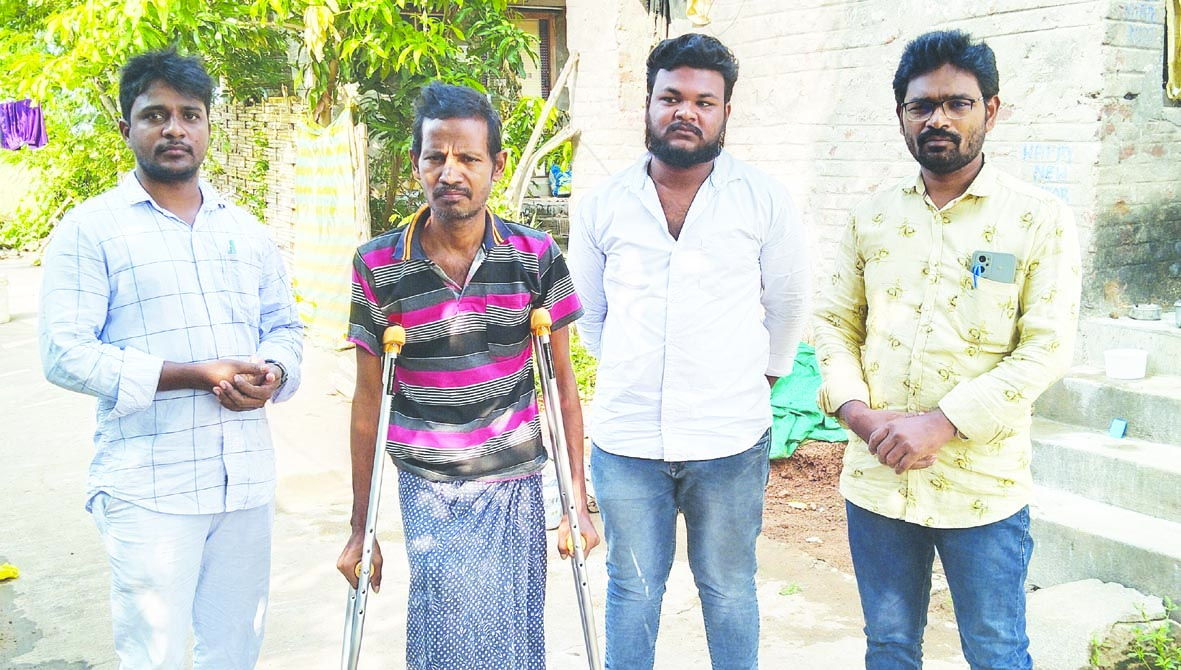 వికలాంగులకు పరికరాలు అందజేత