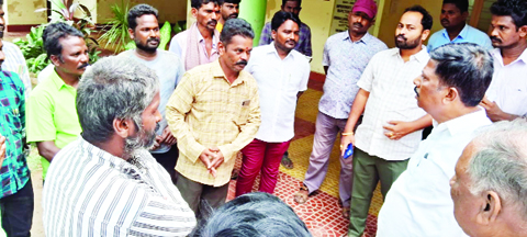 విధుల నుంచి తొలగించారు..న్యాయం చేయండి..