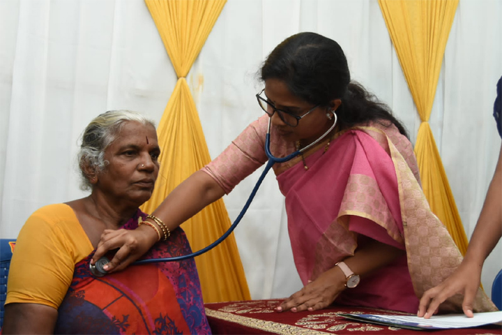 ఉచిత వైద్య శిబిరాలతో ఆరోగ్యం మెరుగు