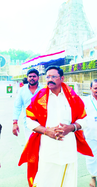 శ్రీవారిని దర్శించుకున్న ఎమ్మెల్యే ఆదిమూలం