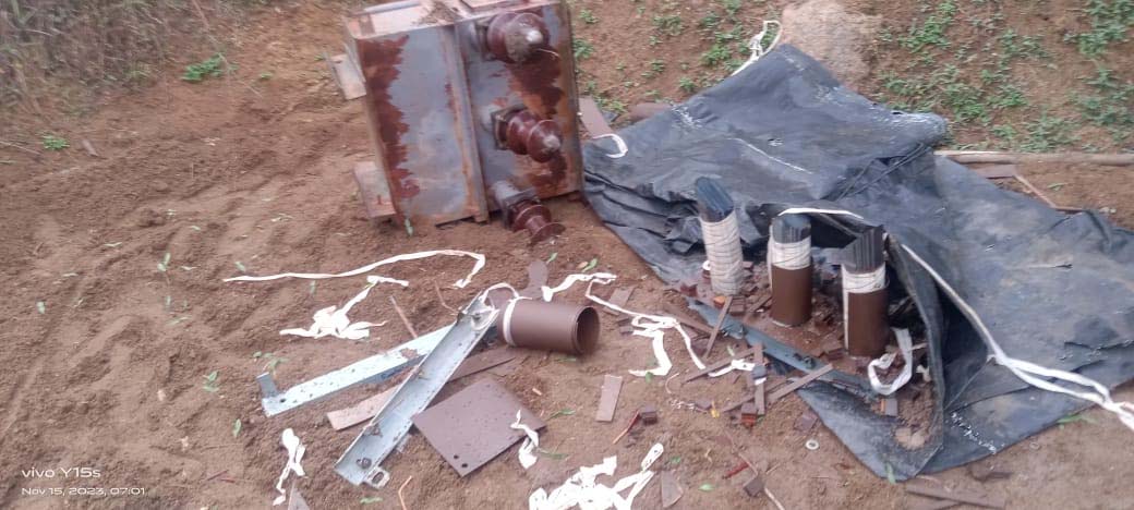 ట్రాన్స్ఫార్మర్‌ పగలగొట్టి రాగి వైర్లు చోరీ