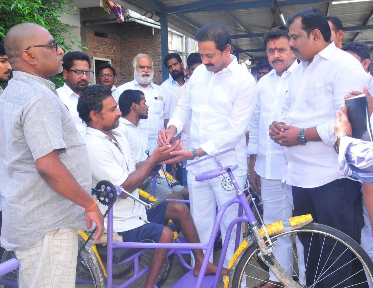 వికలాంగులకు అండగా వైసిపి