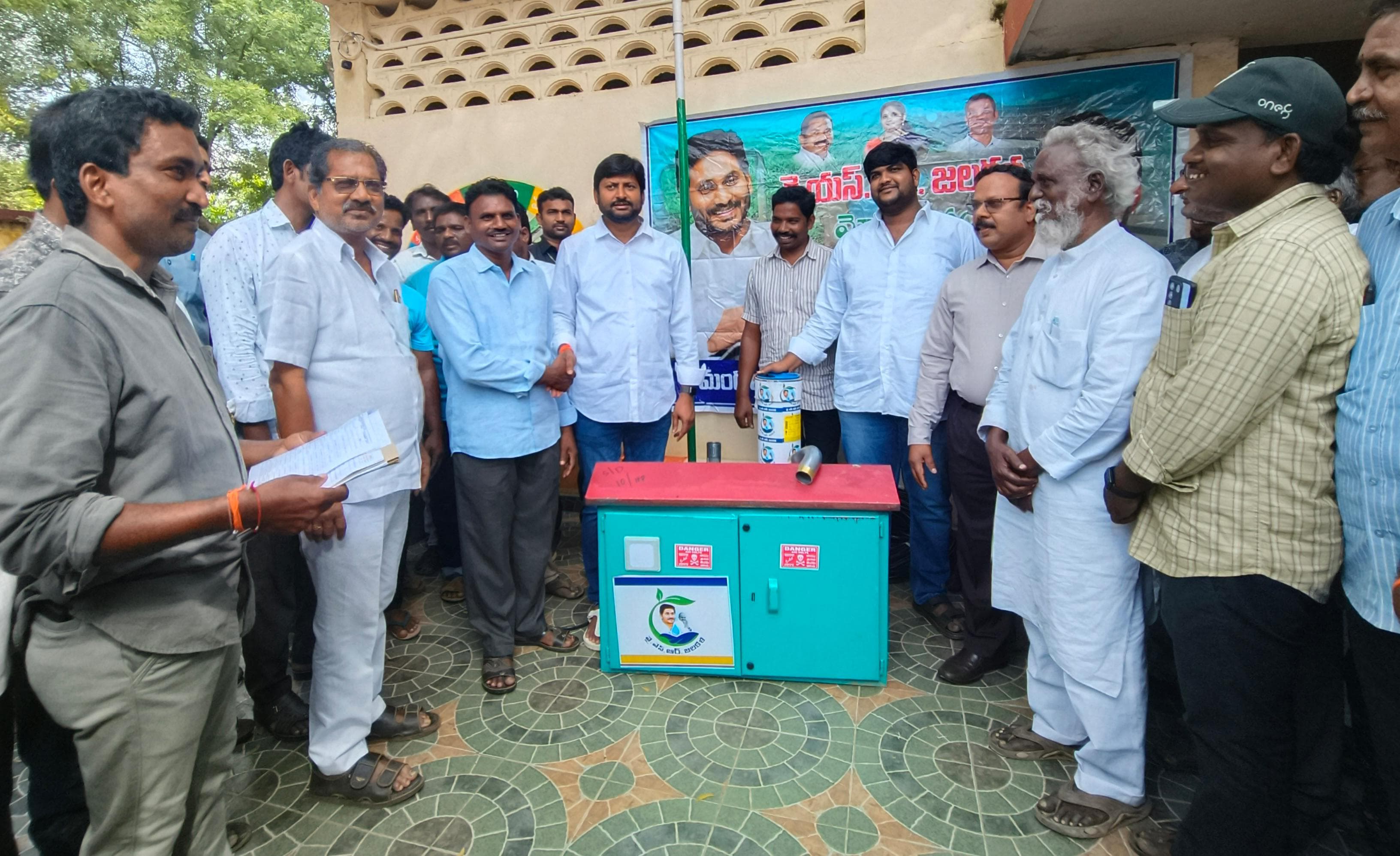 వైఎస్‌ఆర్‌ జలకళ ద్వారా ప్రతీ ఎకరాకు సాగునీరు