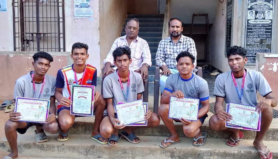 క్రీడల్లో రాణించిన గురుకులం విద్యార్థులు