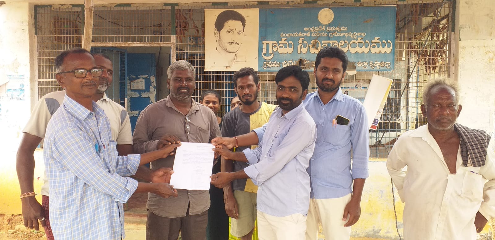 రేషన్‌ ద్వారా నిత్యవసర సరుకులు పంపిణీ చేయాలి