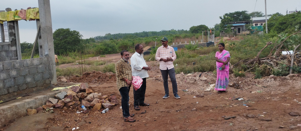 ప్రభుత్వ లేఅవుట్ల పరిశీలన