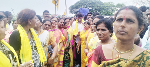 గొనిసపూడిలో పాదయాత్ర