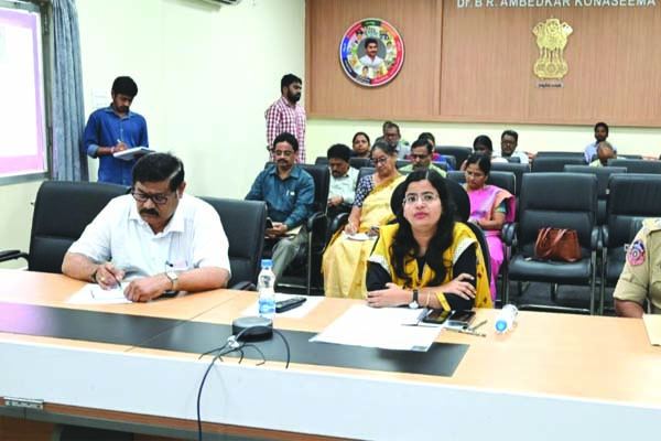 బాణసంచా, పాలనా అంశాలపై జెసి సమీక్ష