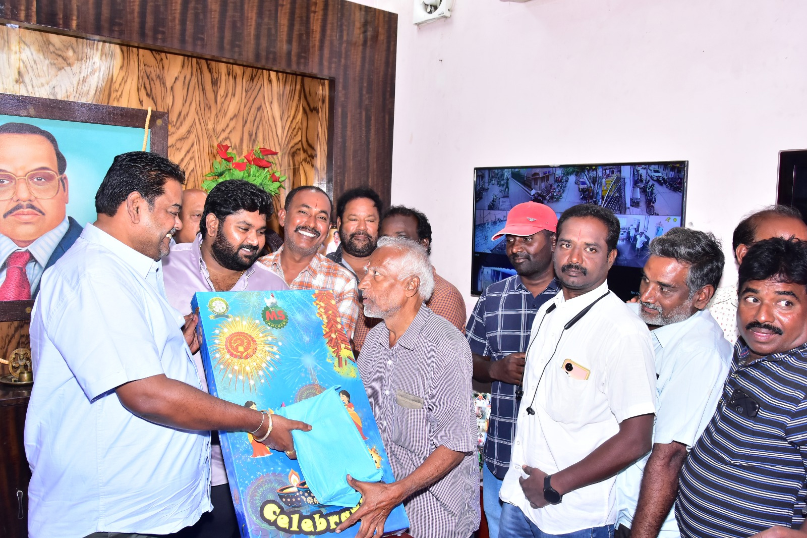 ప్రజలందరికీ దీపావళి శుభాకాంక్షలు