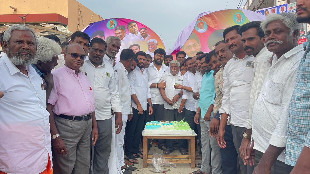 ఘనంగా ఎమ్మెల్సీ భరత్‌ జన్మదిన వేడుకలు