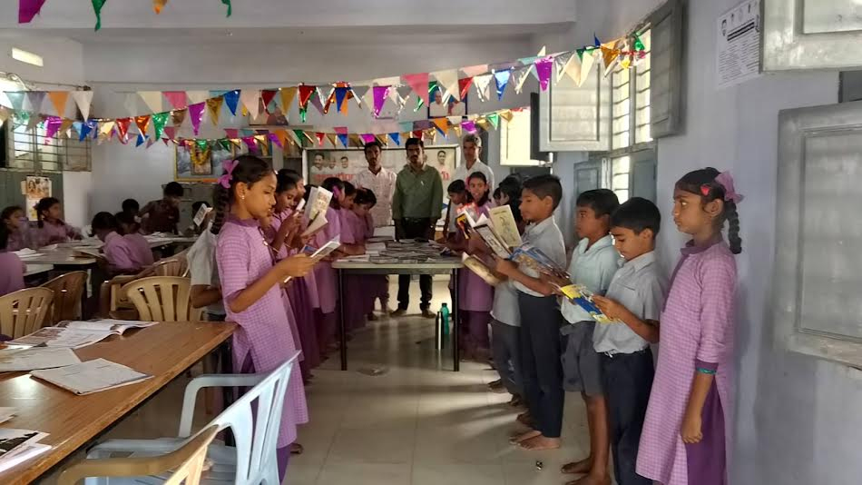 పుస్తక పఠనంతో విజ్ఞానం