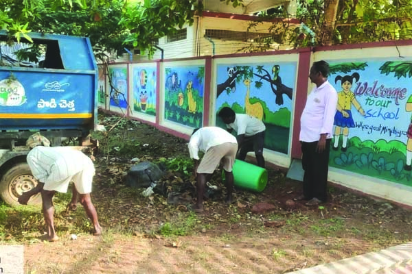 పూట గడవని క్లాప్‌ మిత్రలు