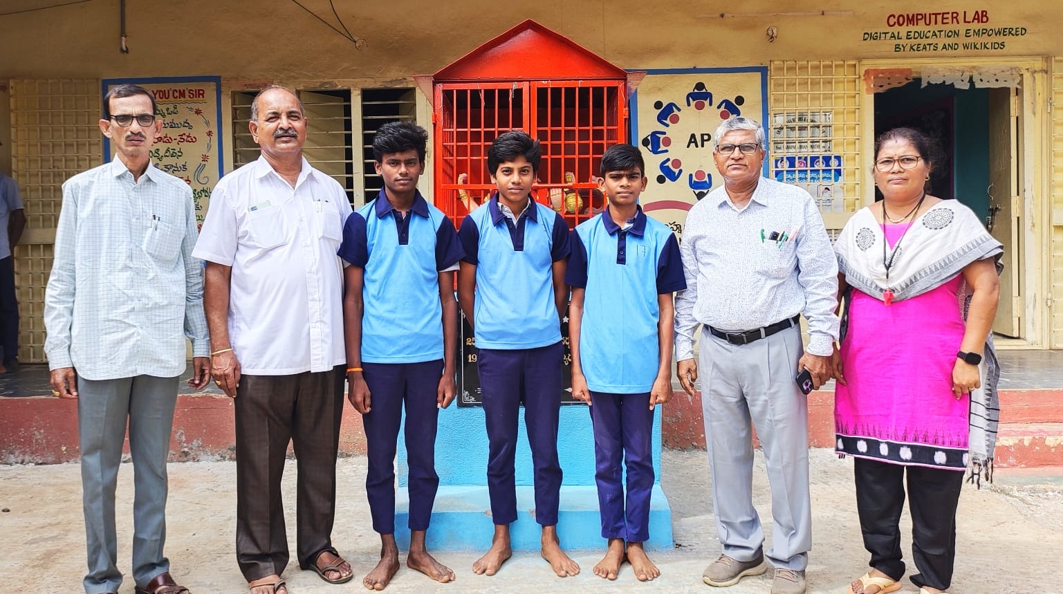 రాష్ట్ర్రస్థాయి స్విమ్మింగ్‌ పోటీలకు కైకరం విద్యార్థులు ఎంపిక