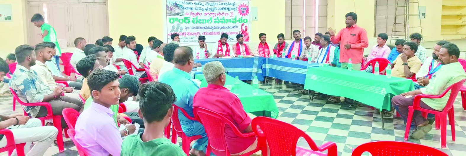 సమావేశంలో మాట్లాడుతున్న లక్ష్మణ్‌