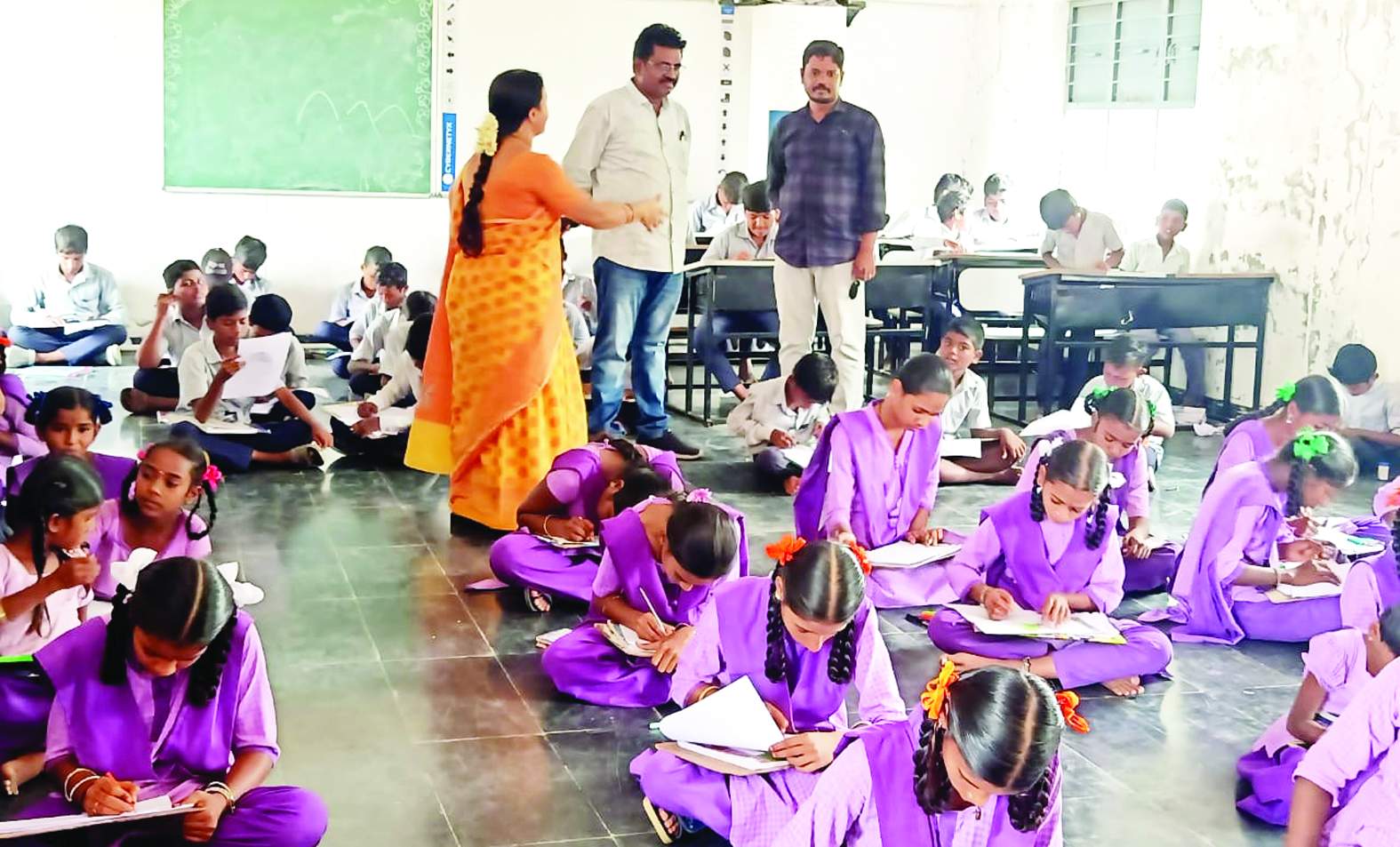 పోటీల్లో పాల్గొన్న విద్యార్థులు