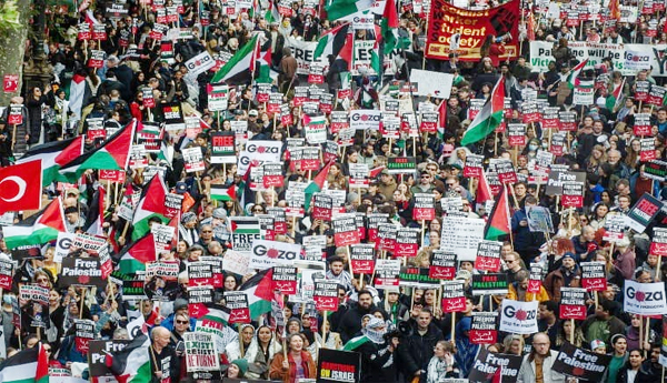 A-huge-march-with-8-lakh-people-in-London-in-solidarity-with-Palestine