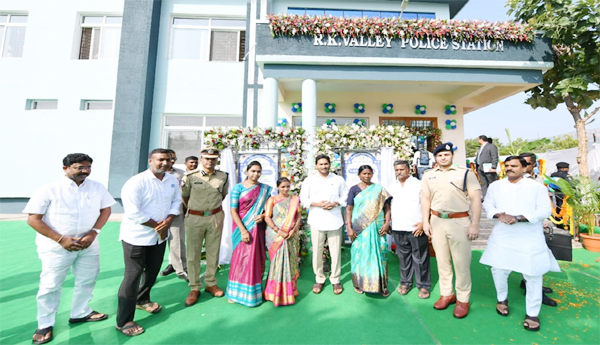 CM-Jagan-inaugurated-RK-Valley-and-Jammalamadugu-police-stations