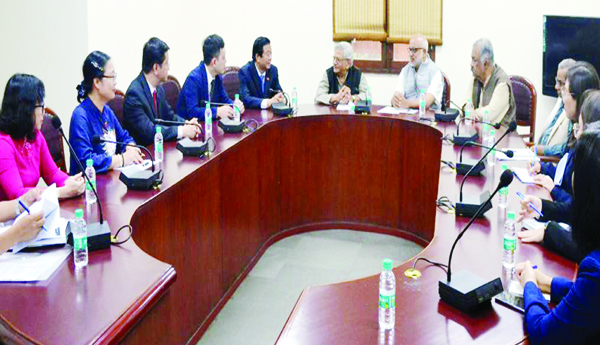Vietnam-team-visiting-CPM-central-office