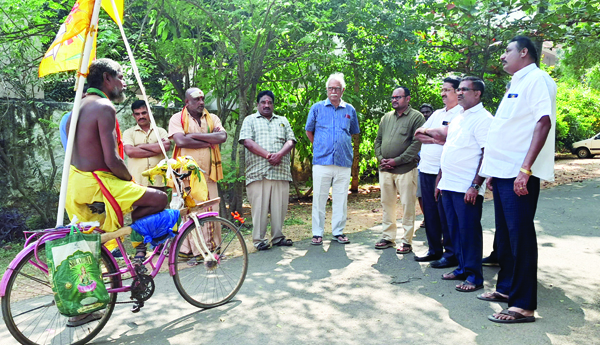 ఒంటి కాలితో సైకిల్‌యాత్ర