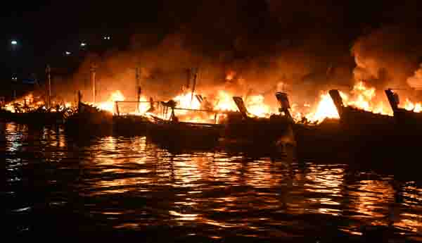 /huge-fire-in-fishing-harbour