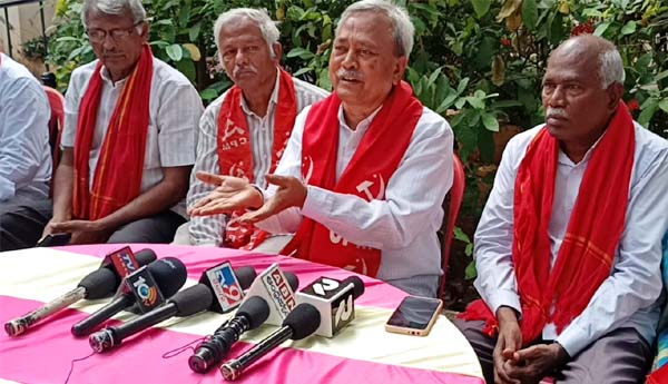 వలసలు వెళుతున్న పట్టించుకోని ప్రభుత్వం  : ఎం ఏ గఫూర్