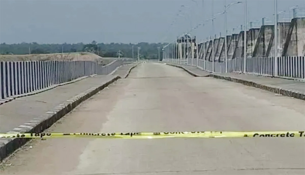 Barricades-on-Medigadda-Barrage-144-Sec