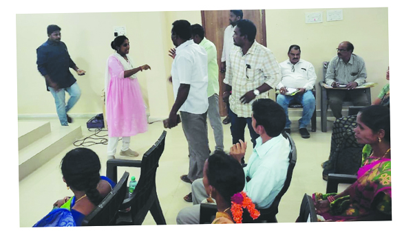 అధికారుల గైర్హాజరుపై సభ్యుల ఆగ్రహం