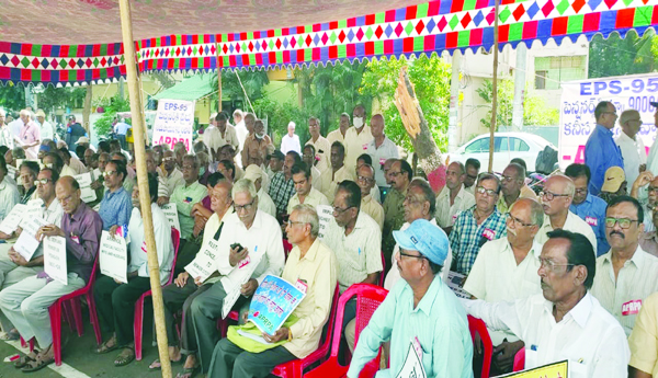 Modi-Govt-should-be-supported-Pensioners-at-Vidrohadinam-programme