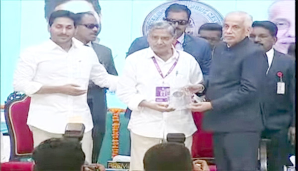 YSR-Lifetime-Achievement-Award-to-YV-Mallareddy