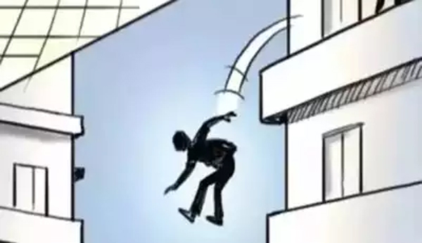 A-student-commits-suicide-by-jumping-from-the-top-of-the-apartment-thinking-that-she-will-getmarried-against-her-will