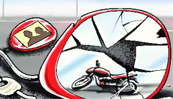 Bike-hit-the-divider-Two-youths-died