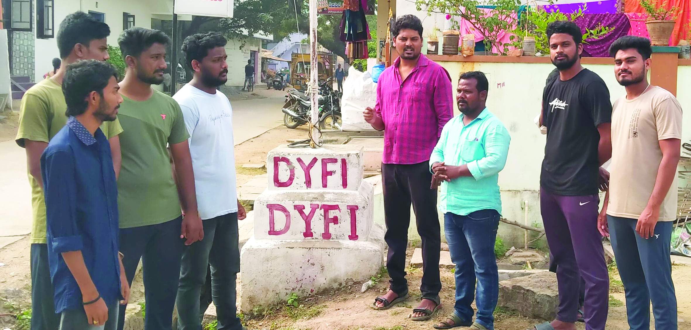 ఎమ్మిగనూరులో మాట్లాడుతున్న సురేష్‌