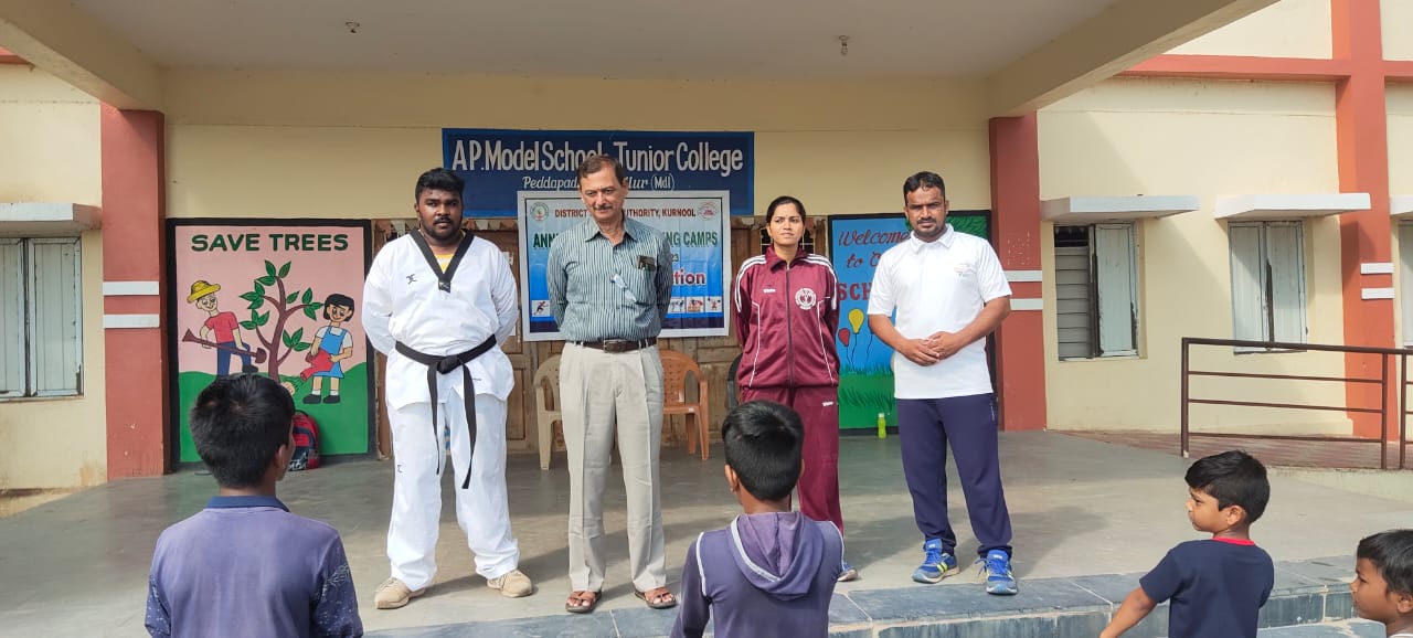 సమ్మర్‌ కోచింగ్‌ క్యాంప్‌ను ఉద్దేశించి మాట్లాడుతున్న జిల్లా స్పోర్ట్స్‌ అథారిటీ సిఇఒ పివి.రమణ 