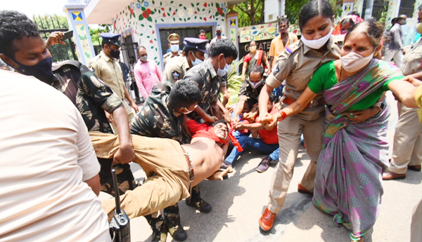 విశాఖ కౌన్సిల్ లో ఆస్తిపన్ను జీవో ఆమోదంతో నిరసన - 100 మంది పైగా అరెస్ట్ 