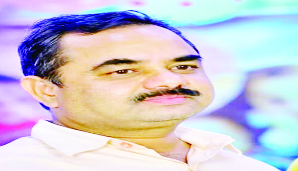 దేశంలో ప్రజల ఆరోగ్యం మీద వ్యాపారం విపరీతంగా పెరిగిపోతున్నది. భారతదేశం లోని 'హెల్త్‌ కేర్‌ ఇండిస్ట్రీ' అద్భుతమైన గ్రోత్‌ రేటుతో పెరుగుతుందనీ, ఈ 2022 సంవత్సరానికి 372 బిలియన్‌ అమెరికన్‌ డాలర్ల రెవెన్యూను చేరుకోగలదనీ ప్రభుత్వాలు, వ్యాపార వర్గాలూ అంచనాలు వేసుకున్నాయి