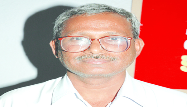 రాయలసీమలో ఒక్క సాగునీటి ప్రాజెక్టు పూర్తి చేయని కారణంగా కృష్ణా వరదనీటిని నిల్వ చేసి నీటిని వినియోగించుకునే అవకాశమే లేదు. కొన్ని రిజర్వాయర్లు పూర్తి అయినా పంట కాల్వలు పూర్తి చేయకపోవడంతో శ్రీశైలంలోని నీటిని వినియోగించుకునే పరిస్థితి లేదు. దీనికితోడు రెండు రాష్ట్రాలు పోటీ పడి శ్రీశైలం నీటిని కరెంటు ఉత్పత్తికి ఇష్టం వచ్చినట్లు వాడకున్న పర్యవసానమే అనంత, కర్నూలు జిల్లాల రైతాంగానికి శాపంగా మారింది. ఇప్పటికైనా ప్రత్యామ్నాయ ఏర్పాట్లు చేసి పంటను కాపాడే చిత్తశుద్ధి పాలకుల్లో కనిపించడం లేదు. పొరపాటును సరి చేసుకుని పంటను రక్షించే ప్రయత్నం చేయాలి.