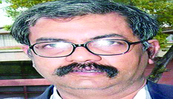 సి.బి.ఐ, ఇ.డి - ఈ రెండు కేంద్ర సంస్థల డైరెక్టర్ల పదవీ కాలాన్ని ప్రస్తుతం ఉన్న రెండేళ్ళ నుంచి ఐదేళ్ళకు పొడిగిస్తూ మోడీ ప్రభుత్వం రెండు ఆర్డినెన్సులను జారీ చేసింది. ఈ రెండు కేంద్ర సంస్థలూ పాలక పార్టీ చేతుల్లో పనిముట్లుగా, ఆ పార్టీ ఎజెండాను ముందుకు తీసుకుపోడానికే పని చేస్తున్నాయన్నది 