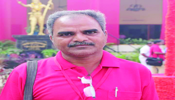 ప్రభుత్వం ఇంతవరకు ఇచ్చే వేతనం రూ. 245 అయినా దక్కేది రూ. 150కు మించడం లేదు. దీంతో ఉదయం ఉపాధి పనులకు వెళ్ళి మధ్యాహ్నం నుండి స్వంత పనులో, వ్యవసాయపు పనులో, మరే ఇతర కూలీ పనులకో వెళ్తున్నారు. రెండు పూటల పని వల్ల అవేవీ సాధ్యం కావు. అదనపు ఆదాయానికి గండి పడ్తుంది. దీంతో కూలీలే స్వచ్ఛందంగా ఉపాధి పనులకు వెళ్ళలేమంటున్నారు. పోనీ రెండు పూటలా పనులు చేస్తే కచ్చితంగా ప్రభుత్వం చెప్పినట్లు దక్కేది 257 రూపాయలే. ఈ పనులు మానుకుని వ్యవసాయ పనులకు వెళ్ళినా గతంలో మాదిరిగా కూలీ రేట్లు ఇచ్చే అవకాశముండదు